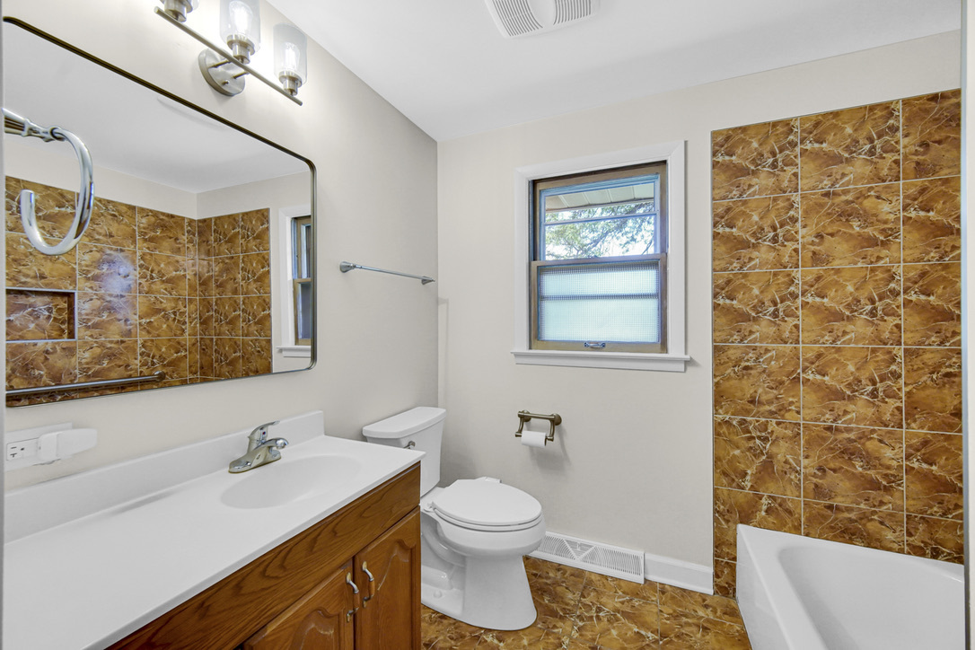 1112 Hickory Road, Homewood, IL 60430
