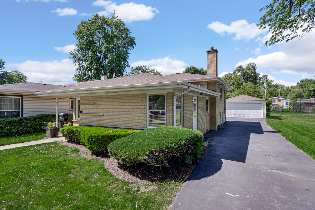 1112 Hickory Road, Homewood, IL 60430