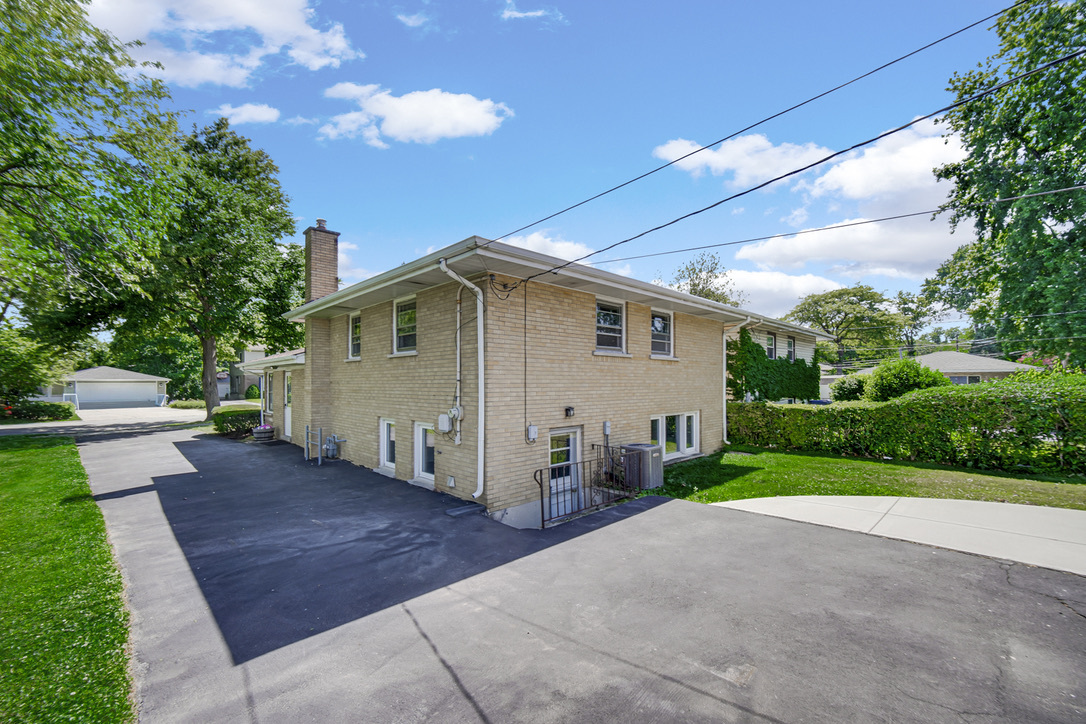 1112 Hickory Road, Homewood, IL 60430