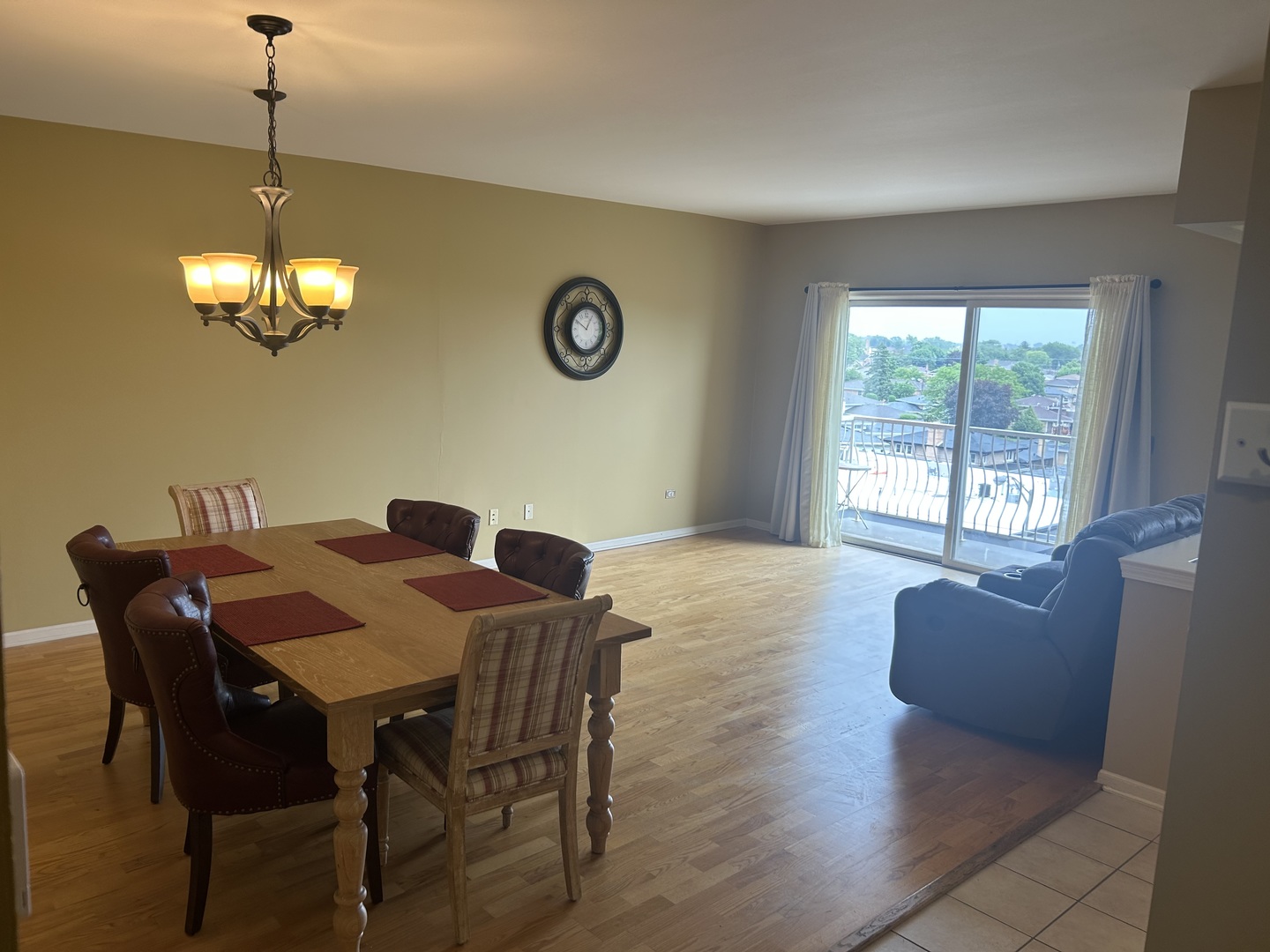 4534 N Cumberland Avenue #401, Chicago, IL 60656