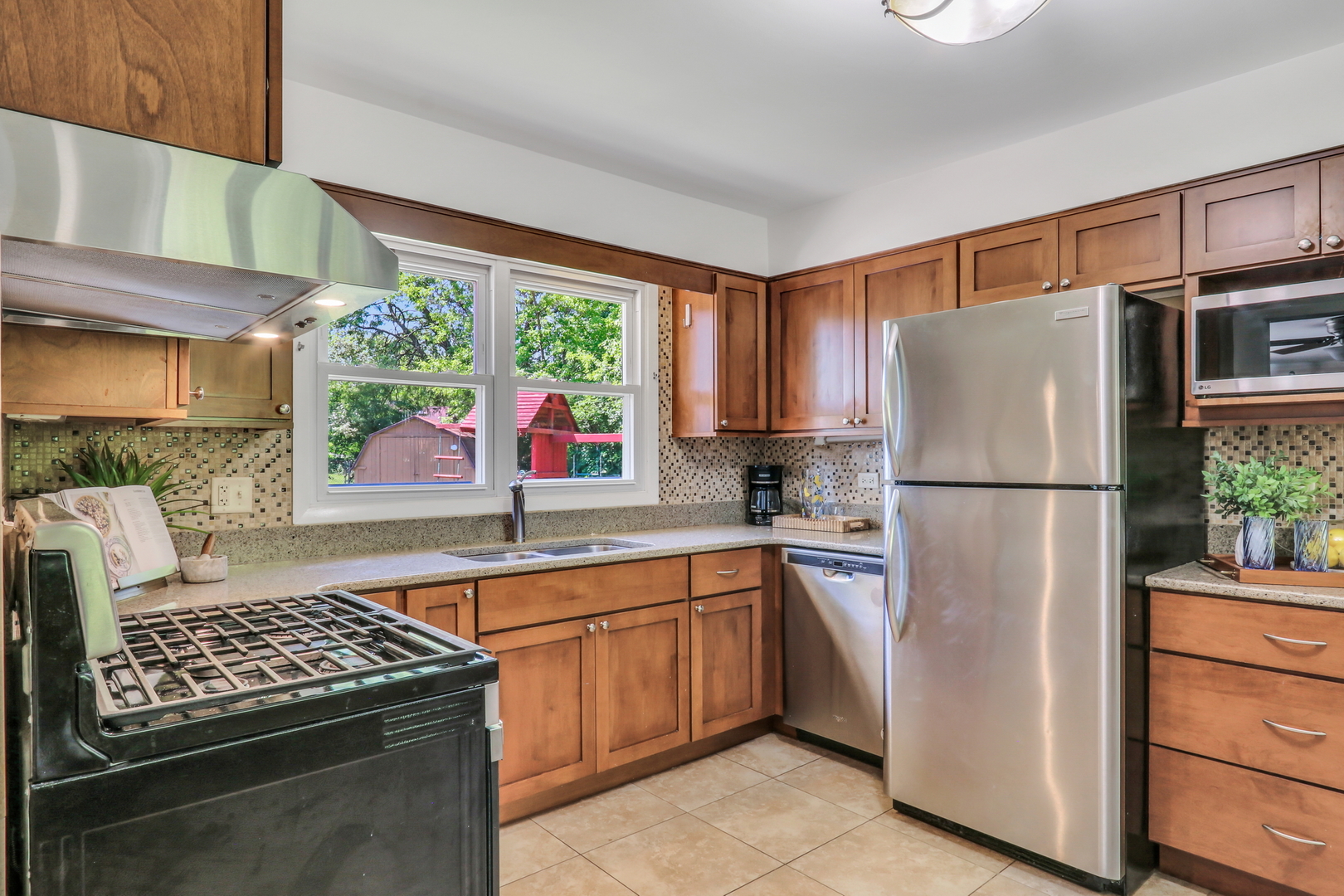 2313 Carriage Lane, Lindenhurst, IL 60046