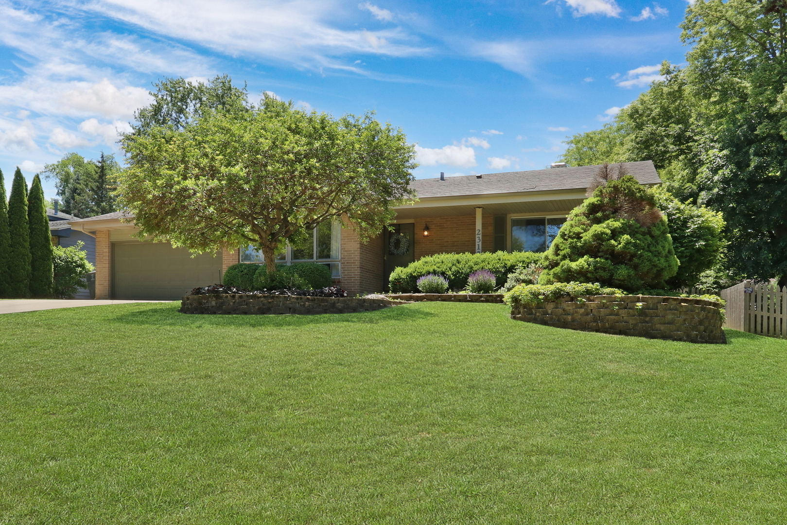 2313 Carriage Lane, Lindenhurst, IL 60046