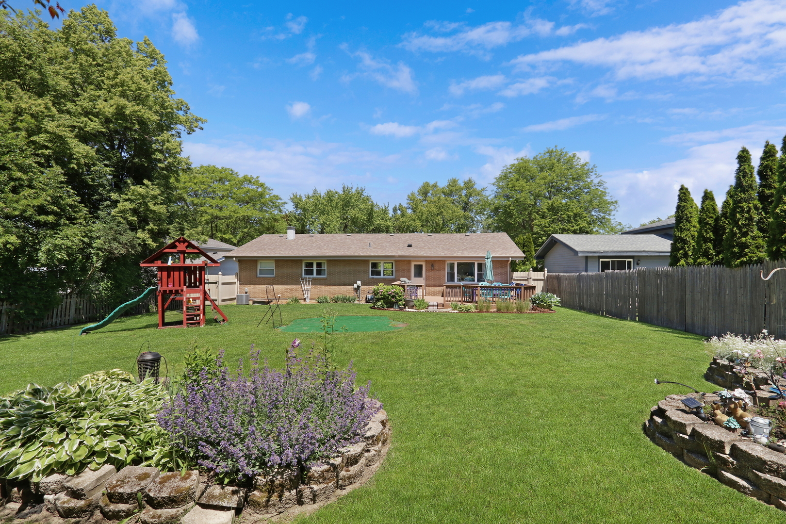 2313 Carriage Lane, Lindenhurst, IL 60046