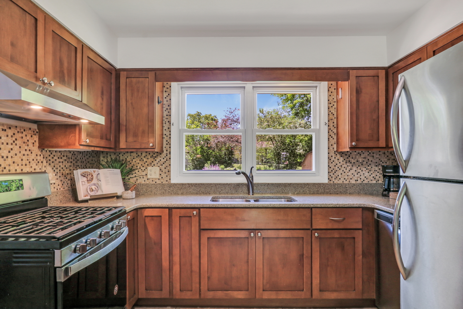 2313 Carriage Lane, Lindenhurst, IL 60046