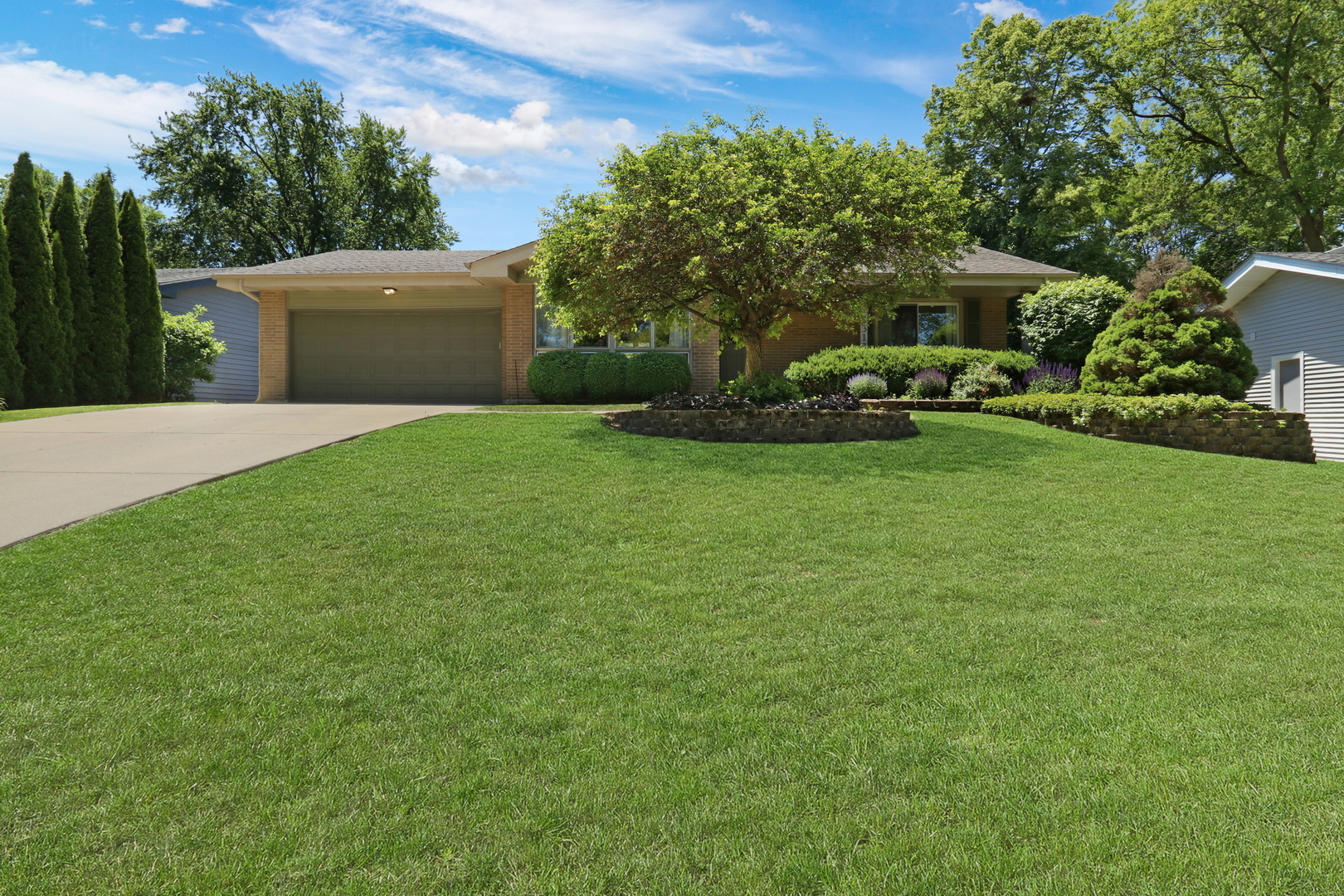 2313 Carriage Lane, Lindenhurst, IL 60046