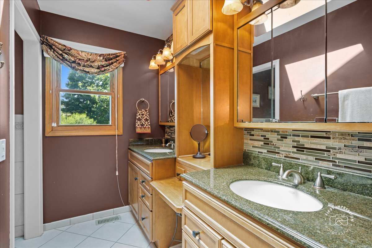 25W185 Setauket Avenue, Naperville, IL 60540