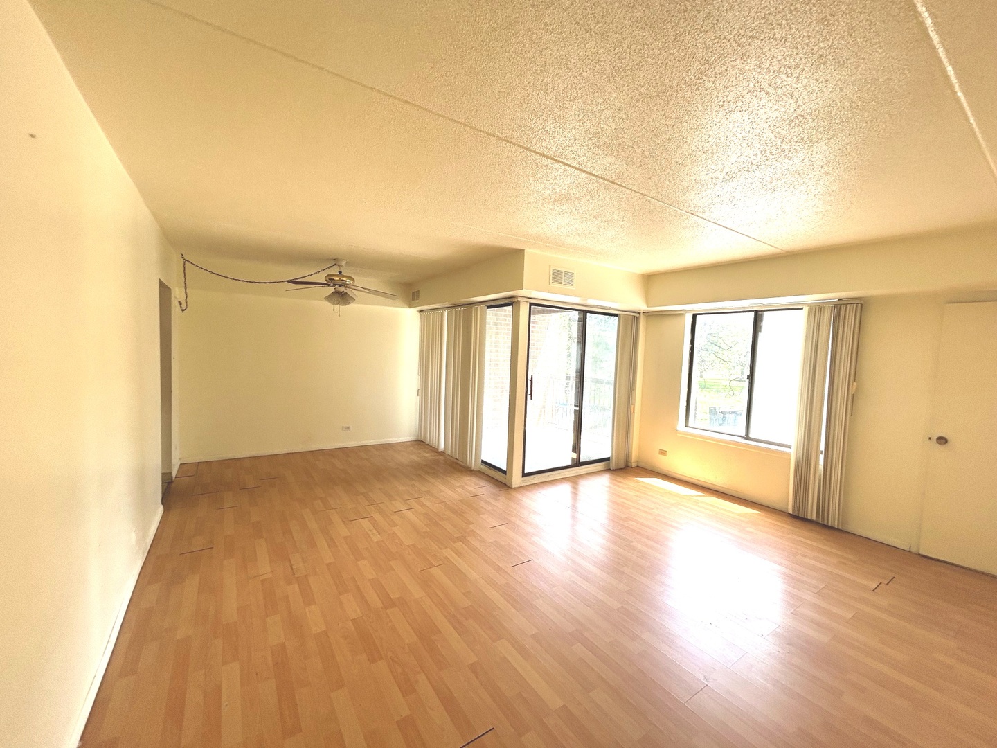 400 Park Avenue #211, Calumet City, IL 60409
