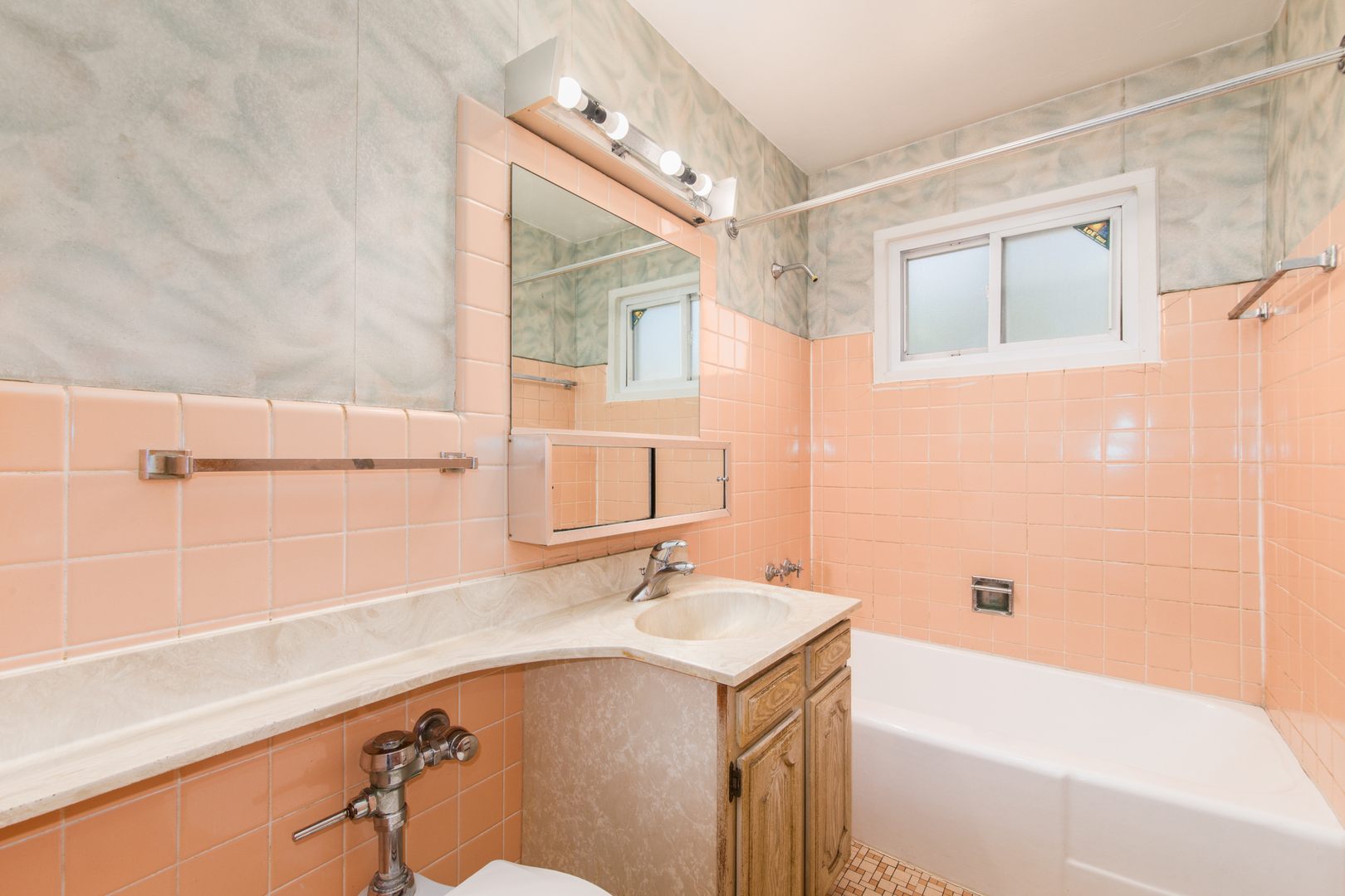 6809 N Northwest Highway #2, Chicago, IL 60631