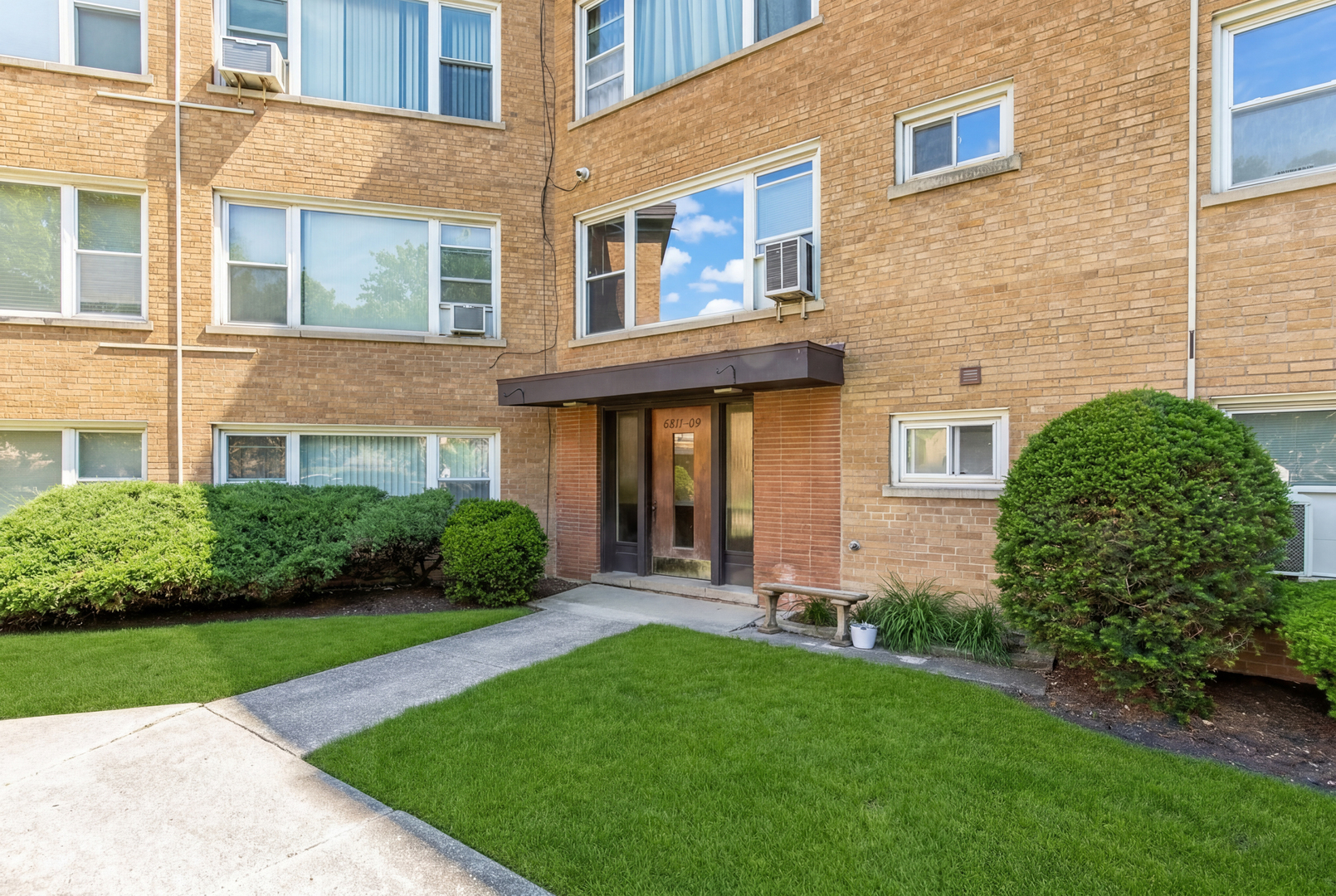 6809 N Northwest Highway #2, Chicago, IL 60631