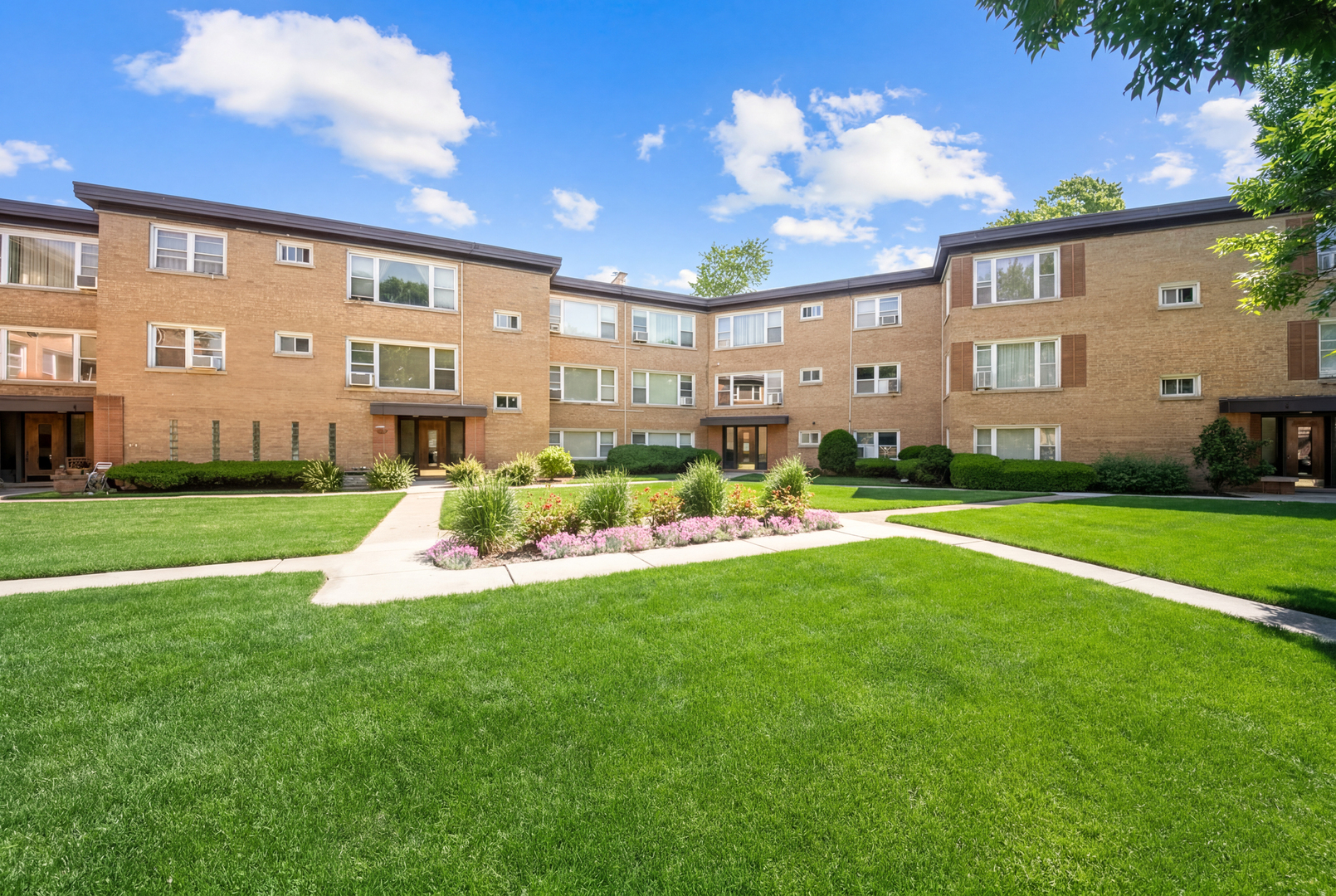 6809 N Northwest Highway #2, Chicago, IL 60631