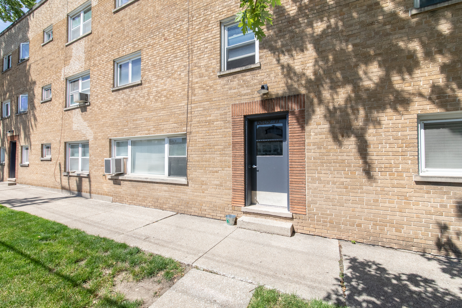 6809 N Northwest Highway #2, Chicago, IL 60631