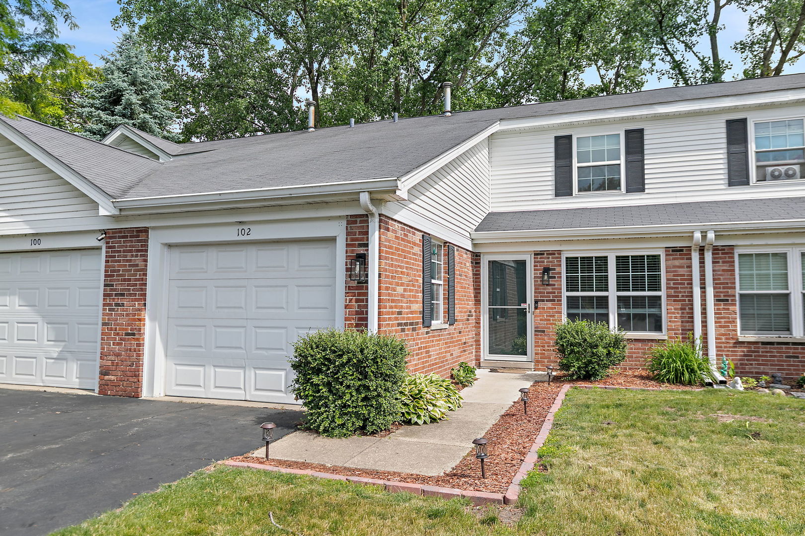 102 Pine Circle, Cary, IL 60013