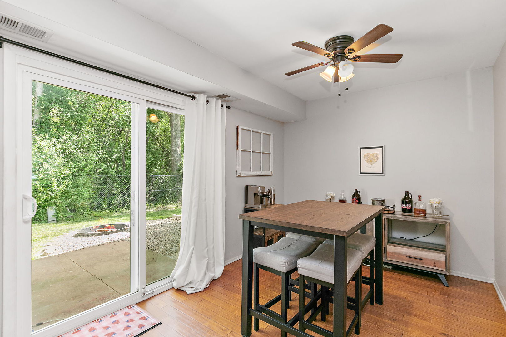 102 Pine Circle, Cary, IL 60013