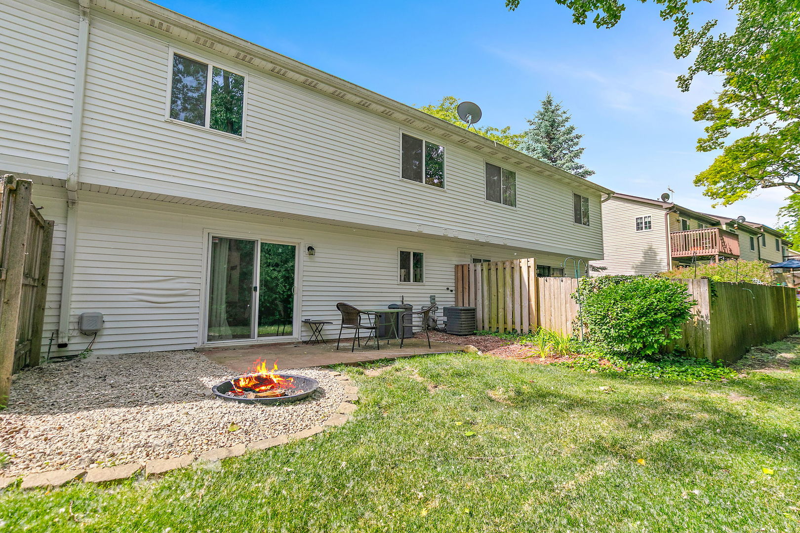 102 Pine Circle, Cary, IL 60013