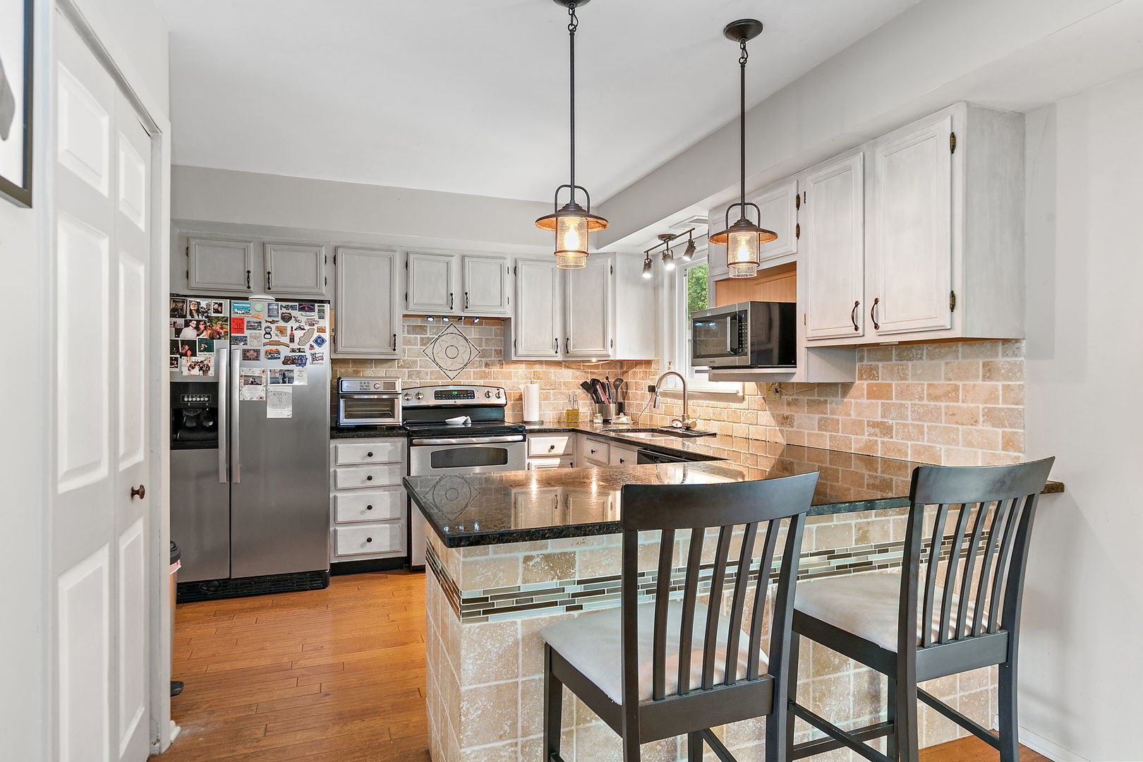 102 Pine Circle, Cary, IL 60013