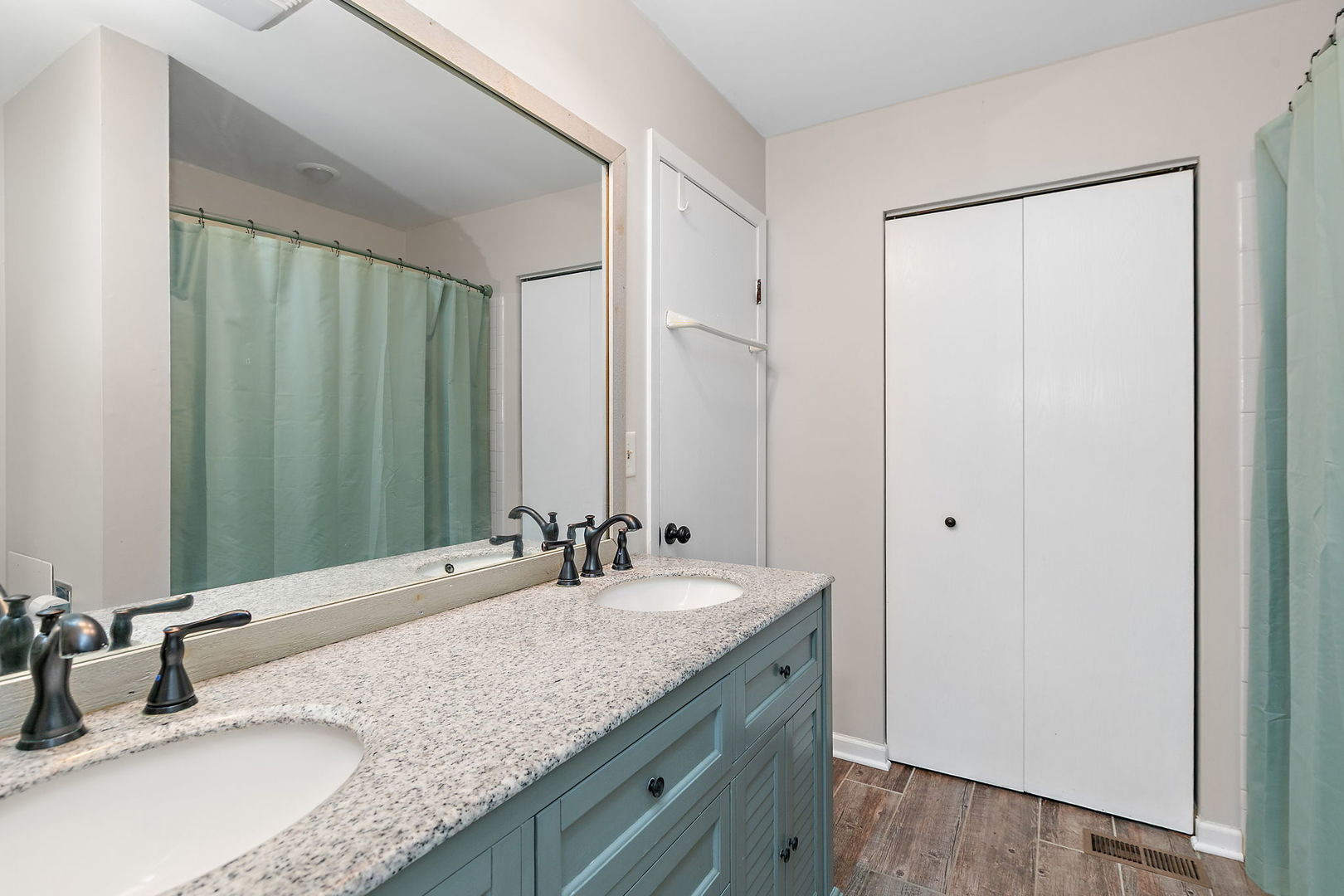 102 Pine Circle, Cary, IL 60013