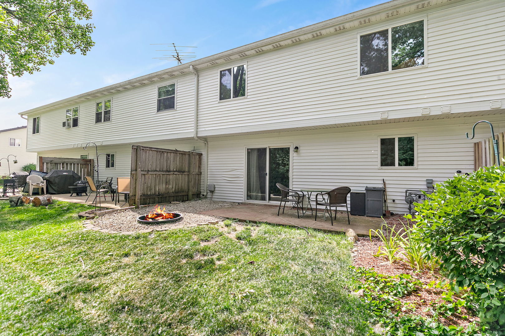 102 Pine Circle, Cary, IL 60013