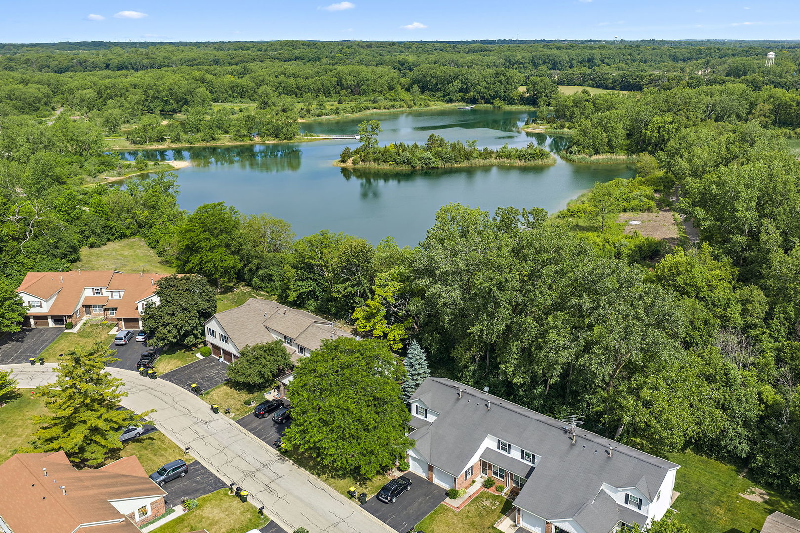 102 Pine Circle, Cary, IL 60013