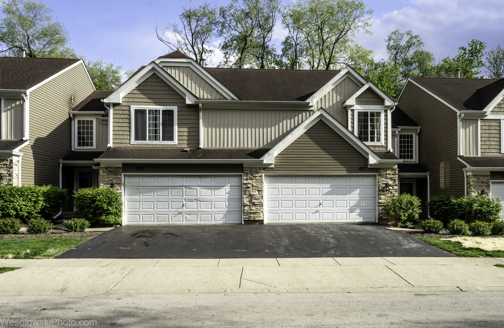 207 Locksley Drive, Streamwood, IL 60107
