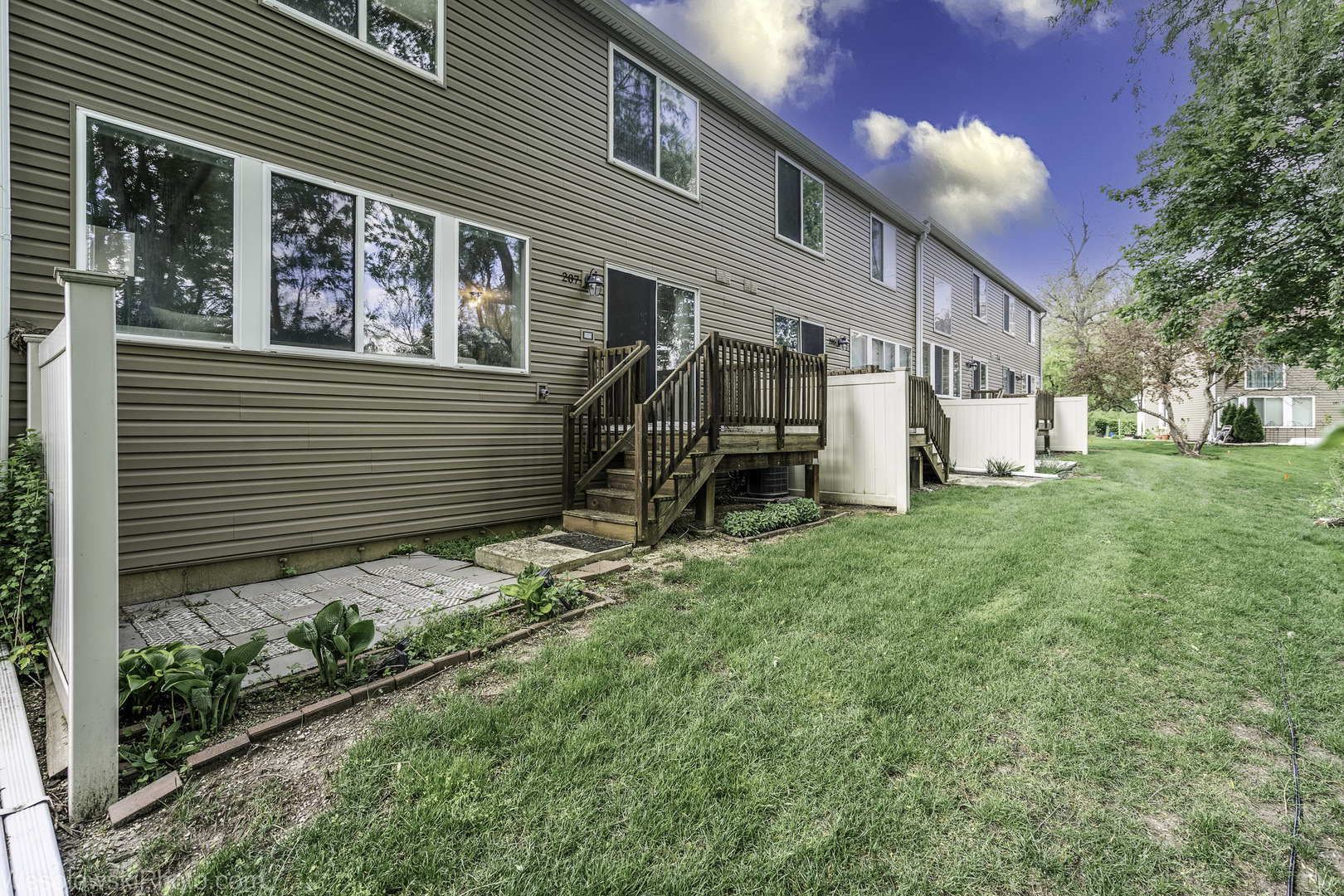 207 Locksley Drive, Streamwood, IL 60107