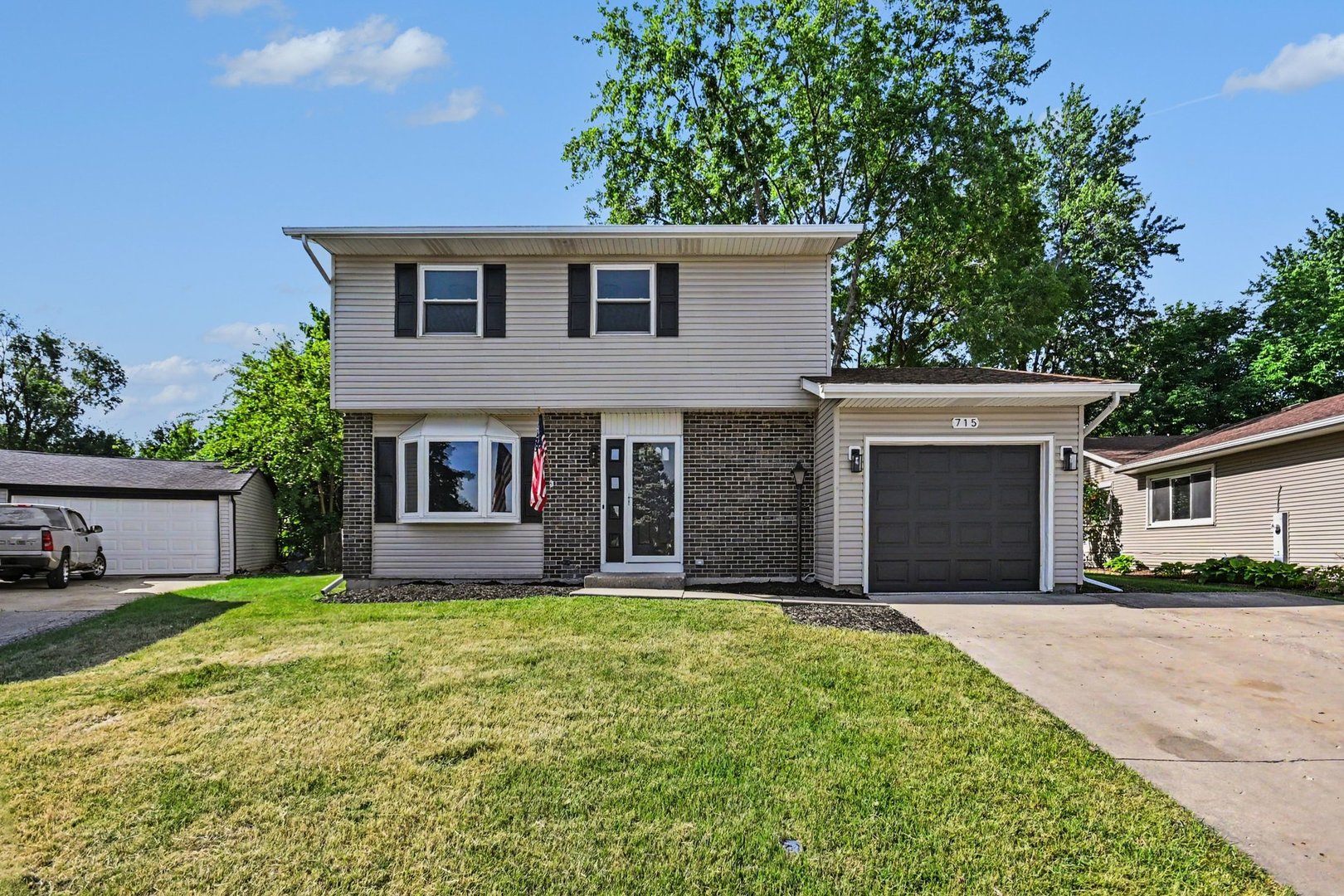 715 Evergreen Court, Romeoville, IL 60446