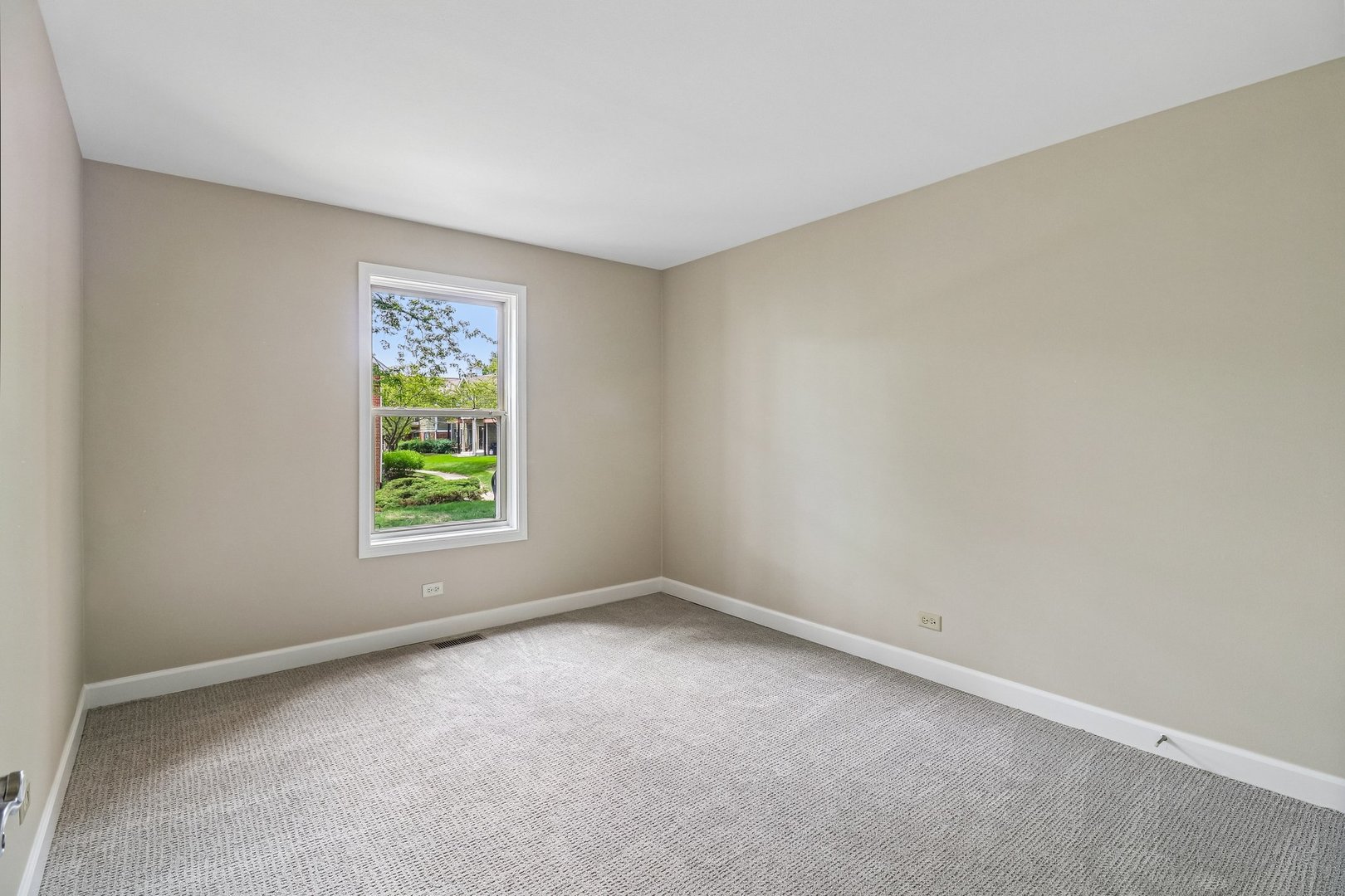 1336 McDowell Road #104, Naperville, IL 60563
