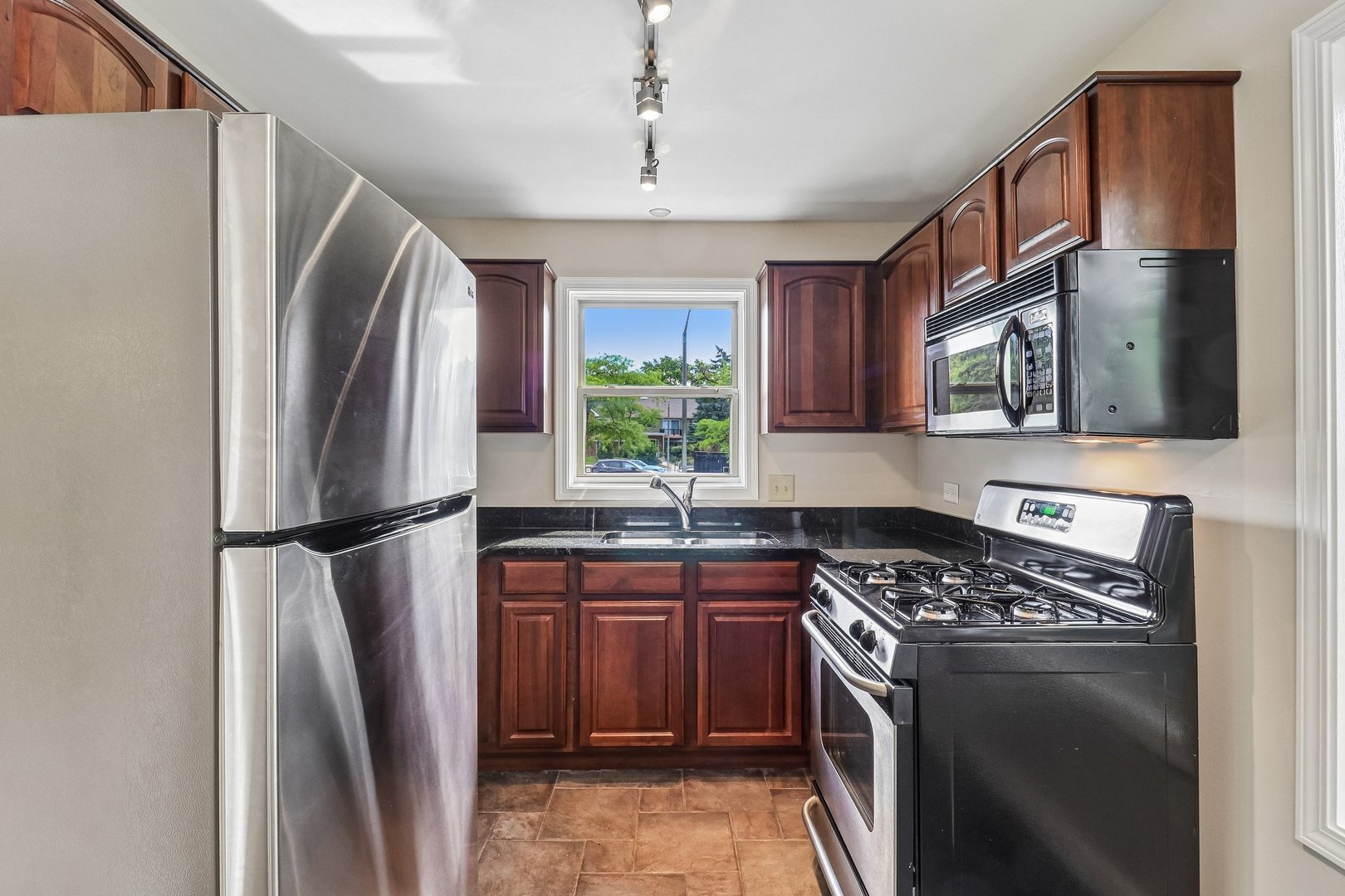 1336 McDowell Road #104, Naperville, IL 60563