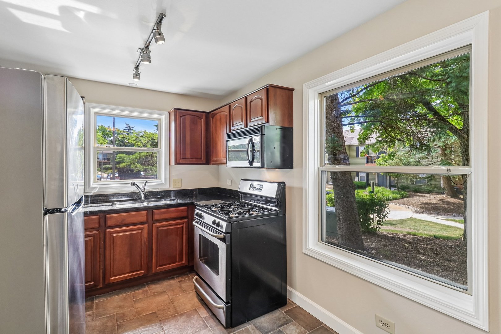 1336 McDowell Road #104, Naperville, IL 60563