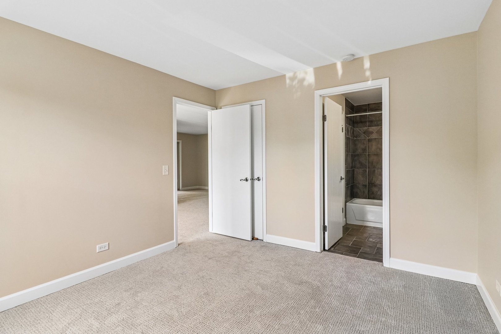 1336 McDowell Road #104, Naperville, IL 60563