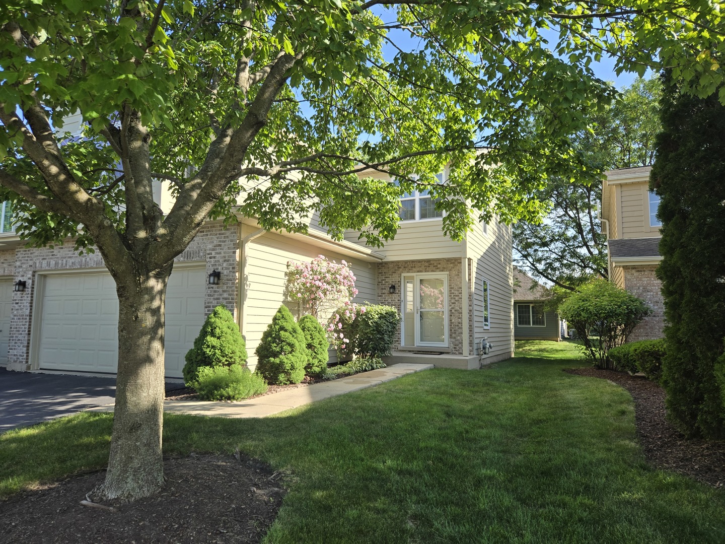 70 Townsend Circle, Naperville, IL 60565