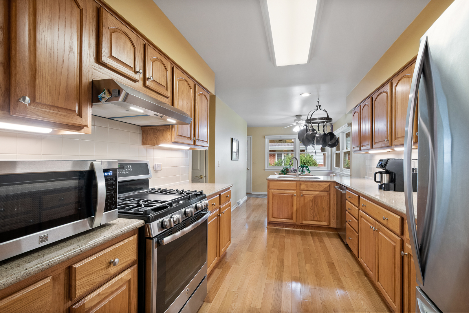 915 S See Gwun Avenue, Mount Prospect, IL 60056