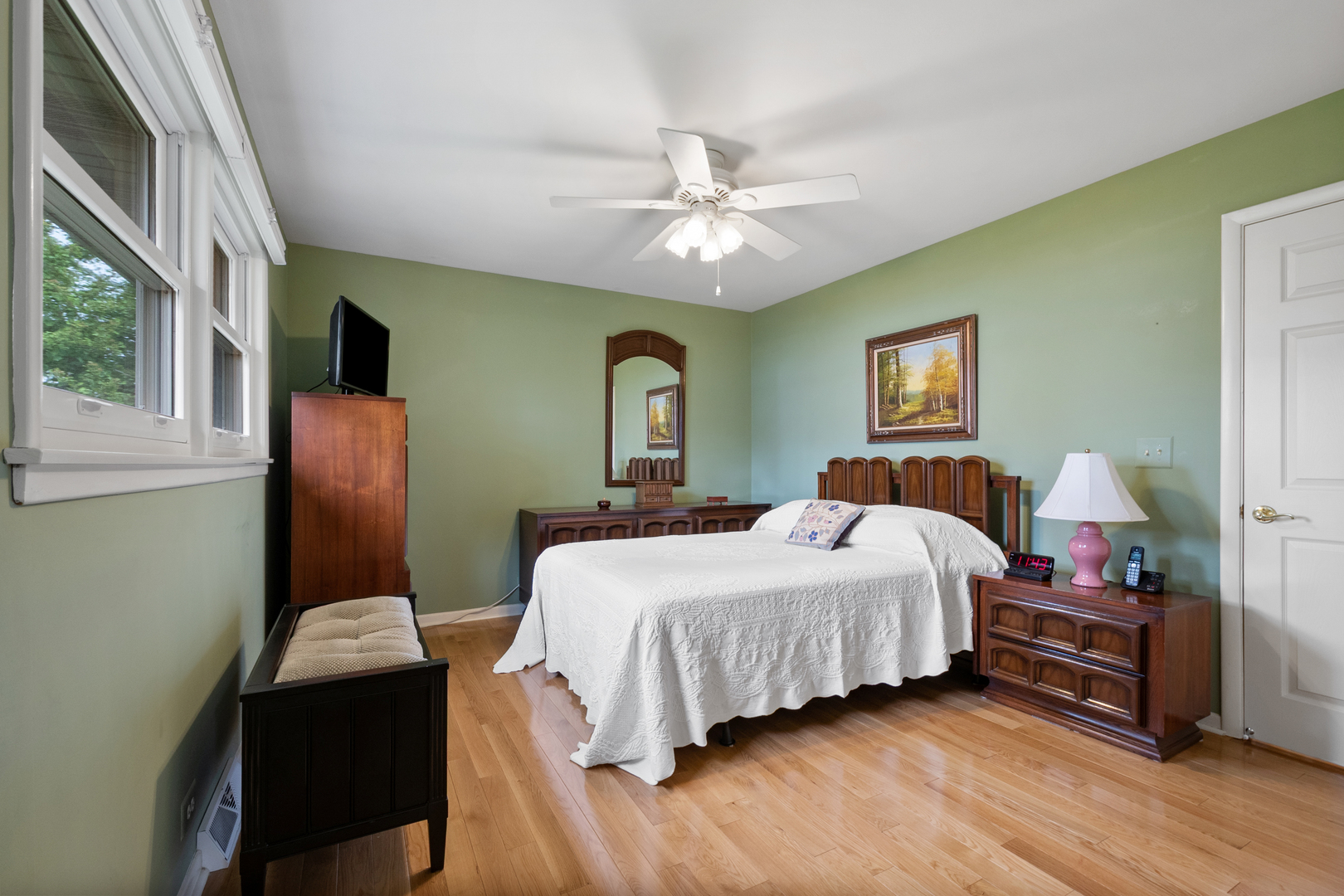 915 S See Gwun Avenue, Mount Prospect, IL 60056