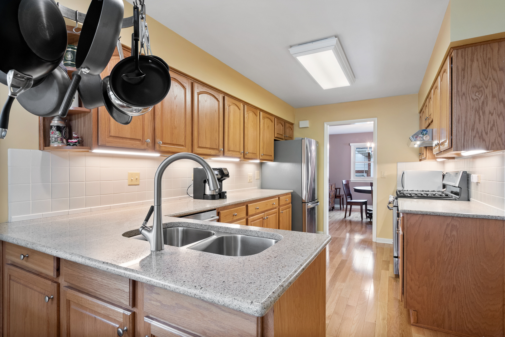 915 S See Gwun Avenue, Mount Prospect, IL 60056