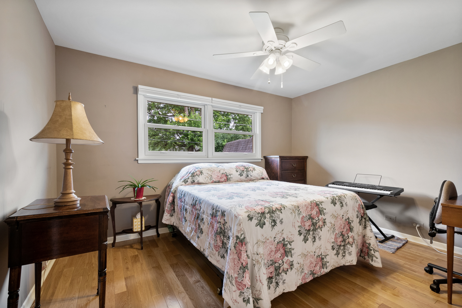 915 S See Gwun Avenue, Mount Prospect, IL 60056