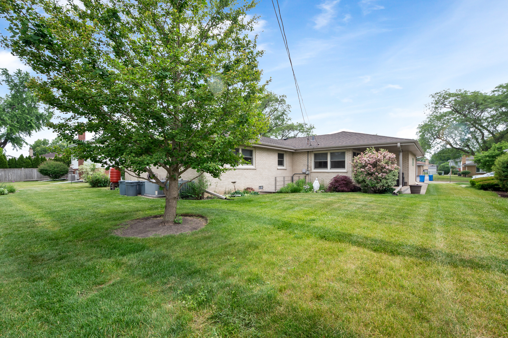 915 S See Gwun Avenue, Mount Prospect, IL 60056