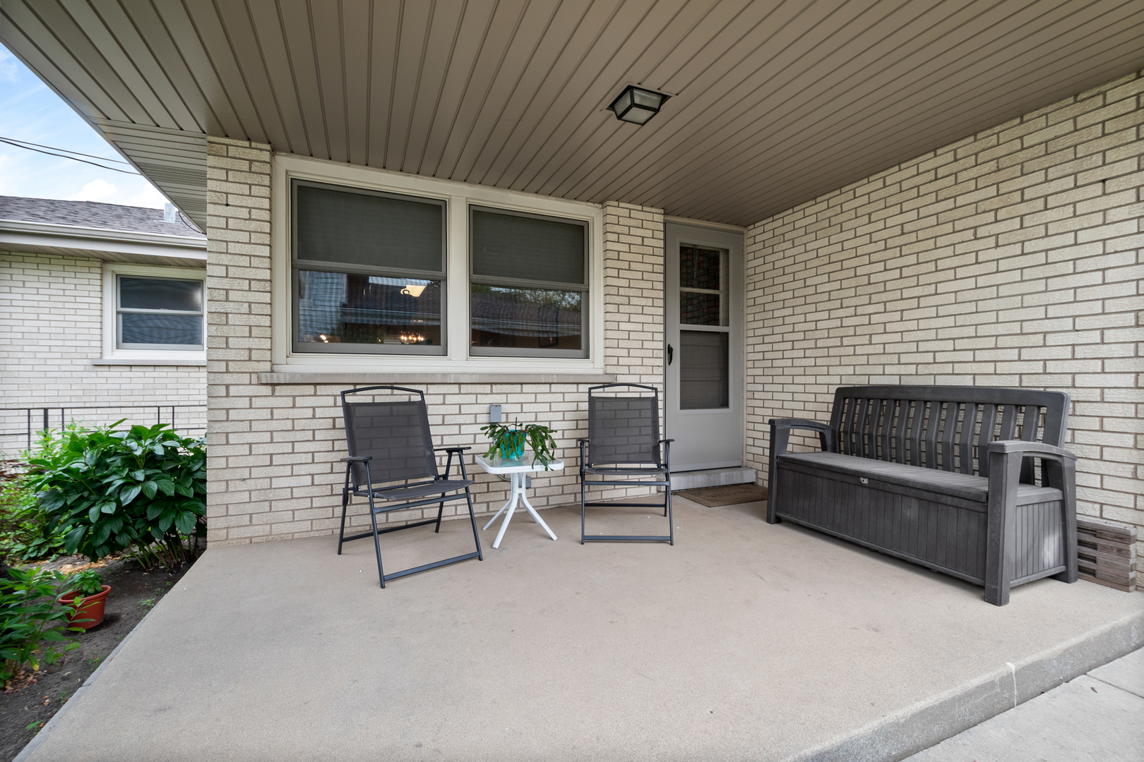 915 S See Gwun Avenue, Mount Prospect, IL 60056