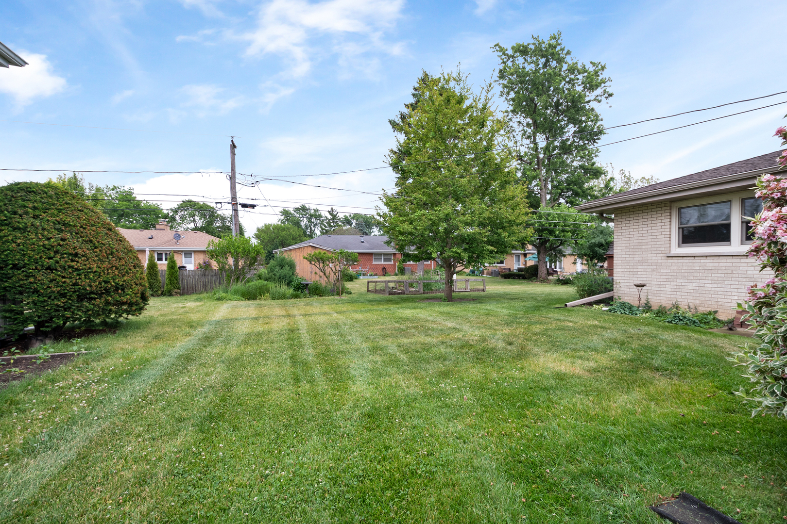 915 S See Gwun Avenue, Mount Prospect, IL 60056
