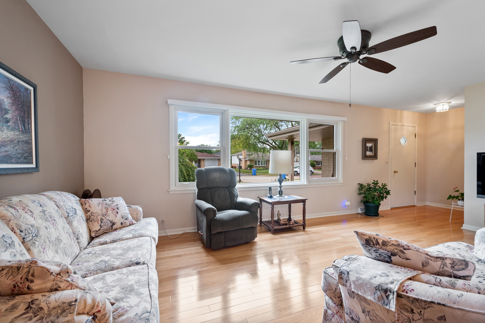 915 S See Gwun Avenue, Mount Prospect, IL 60056