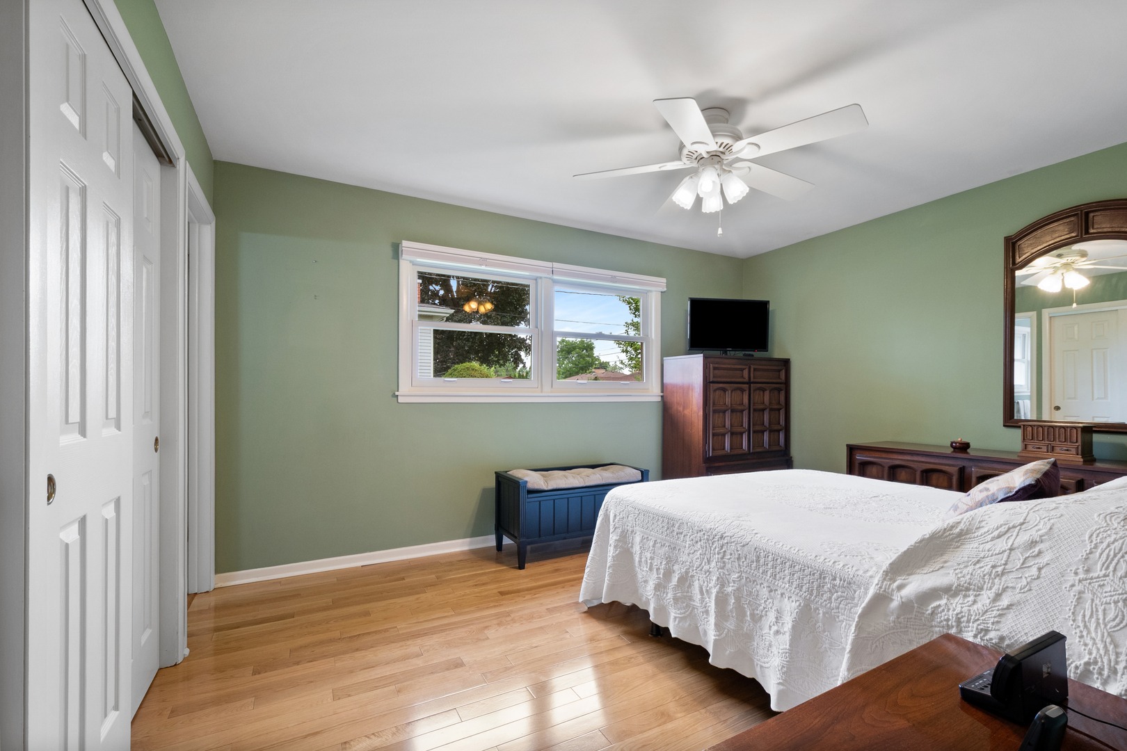 915 S See Gwun Avenue, Mount Prospect, IL 60056