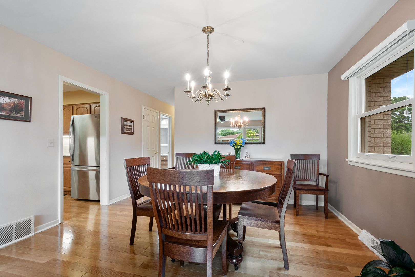 915 S See Gwun Avenue, Mount Prospect, IL 60056