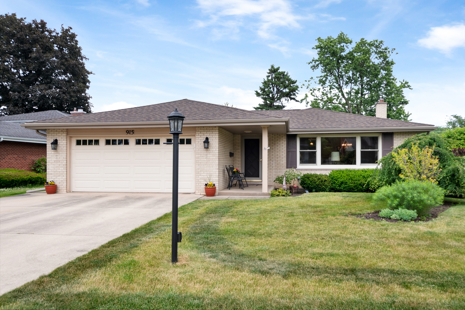 915 S See Gwun Avenue, Mount Prospect, IL 60056