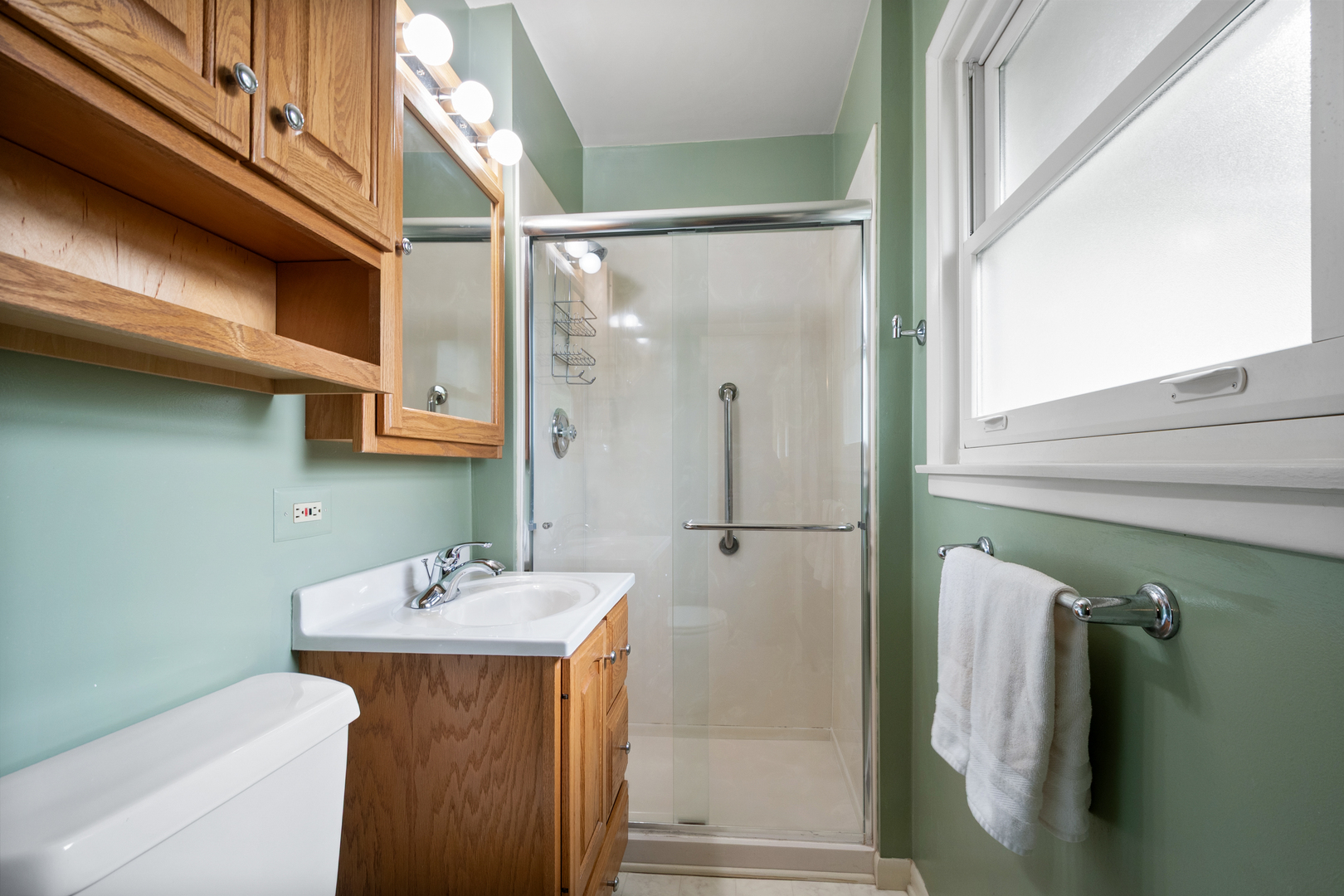 915 S See Gwun Avenue, Mount Prospect, IL 60056