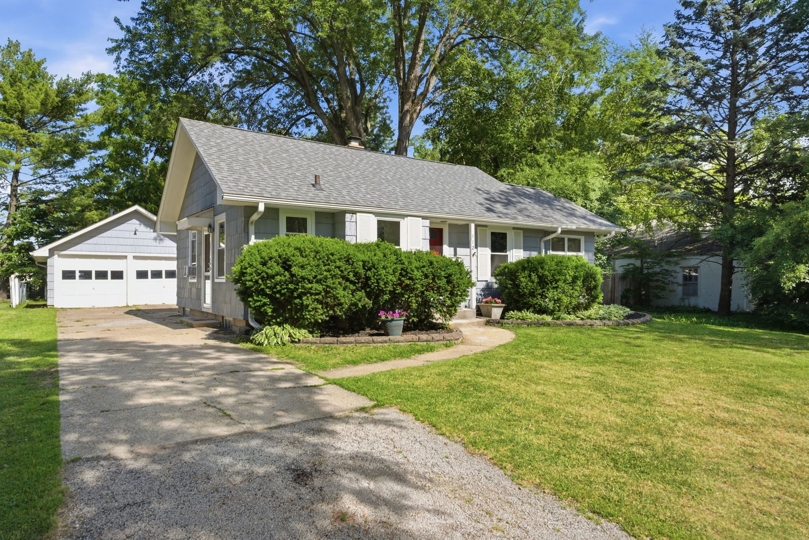 512 S Calumet Avenue, Aurora, IL 60506