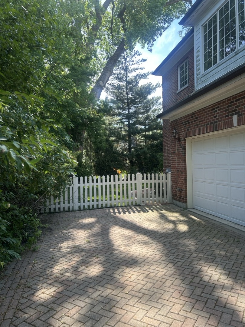 73 Locust Road, Winnetka, IL 60093