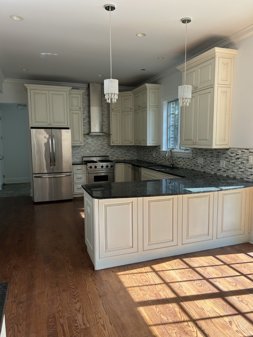 73 Locust Road, Winnetka, IL 60093