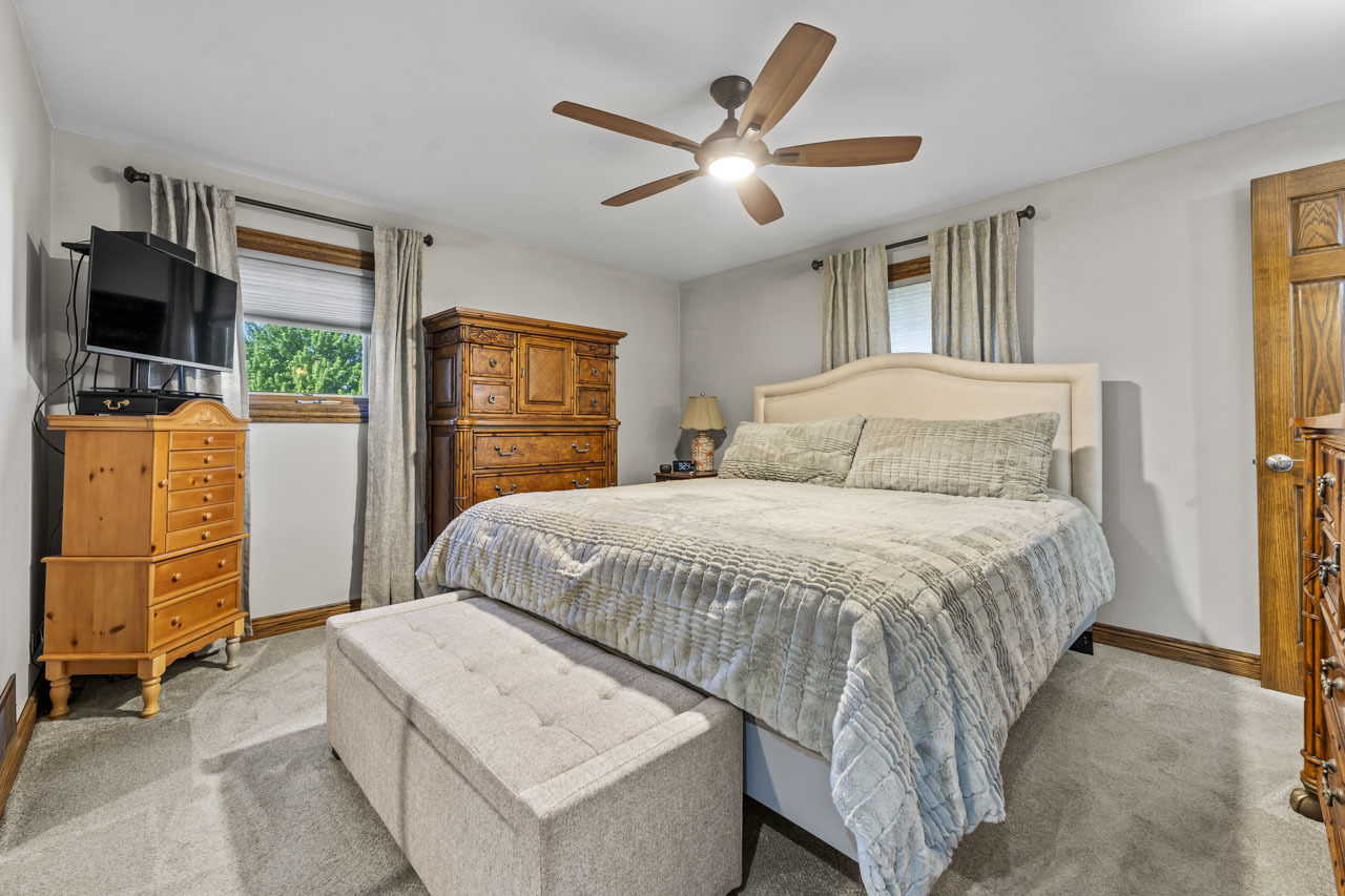 1214 Milton Lane, Schaumburg, IL 60193