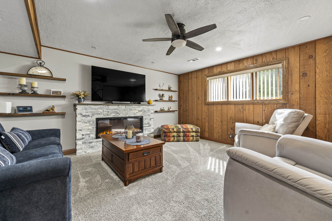 1214 Milton Lane, Schaumburg, IL 60193