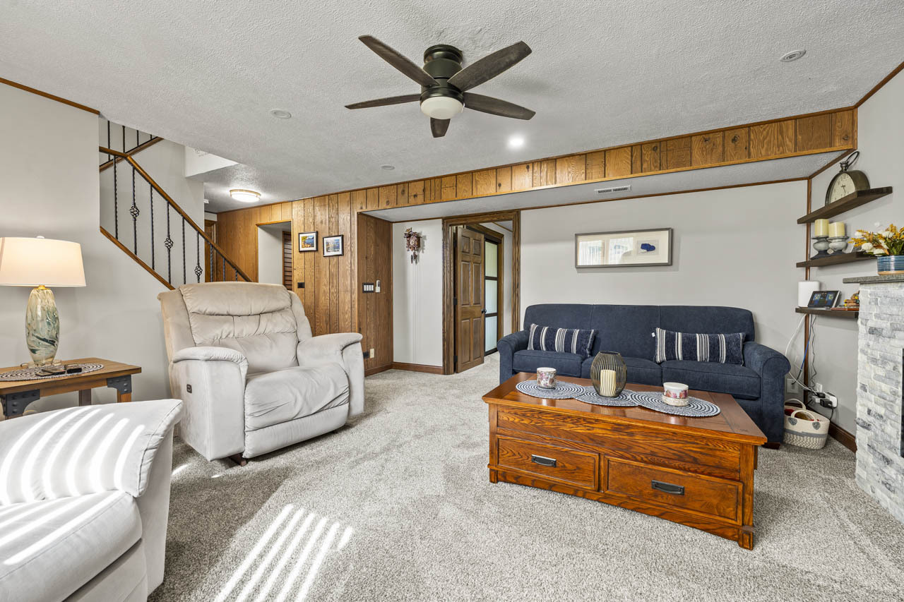 1214 Milton Lane, Schaumburg, IL 60193