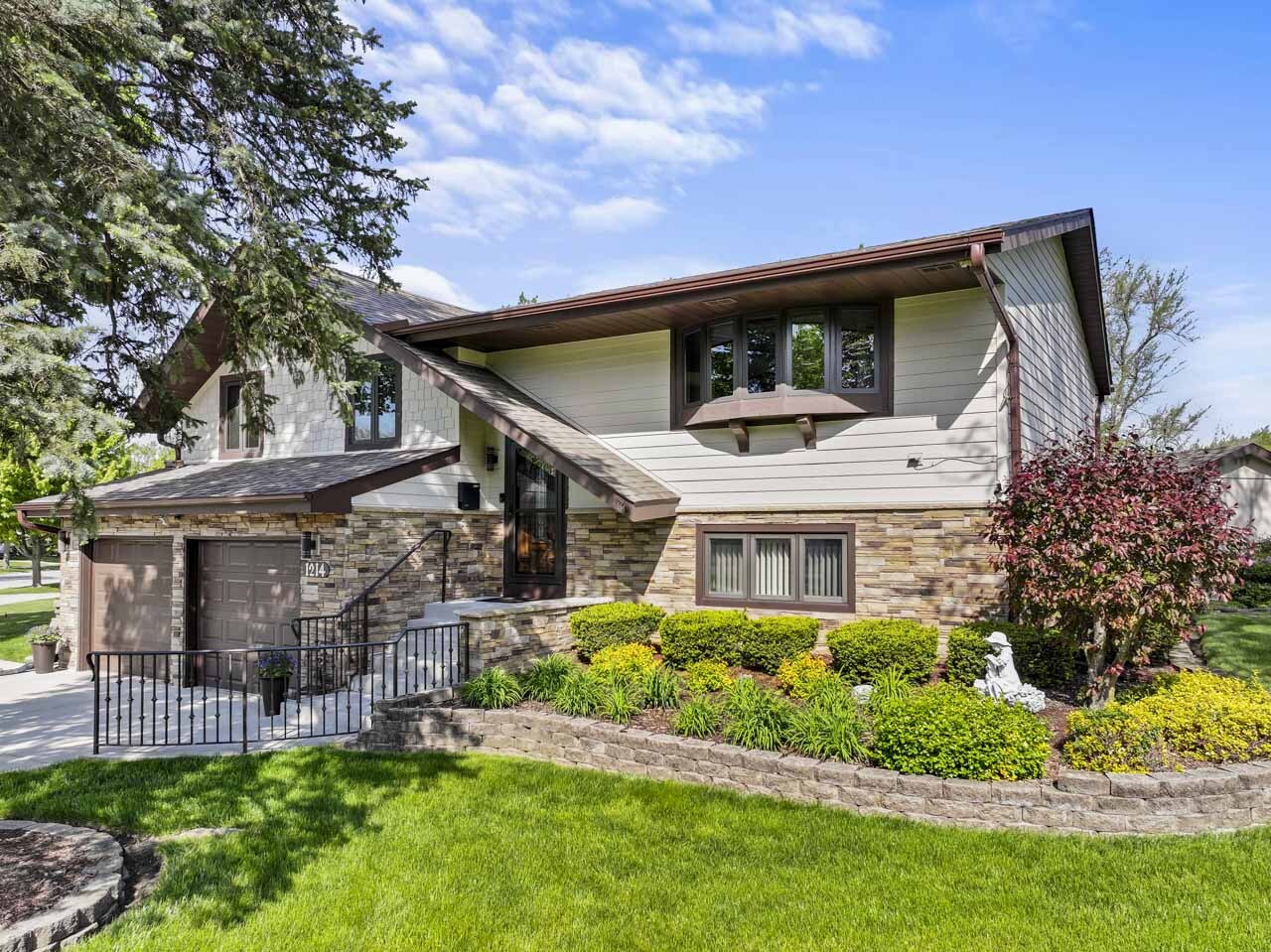 1214 Milton Lane, Schaumburg, IL 60193