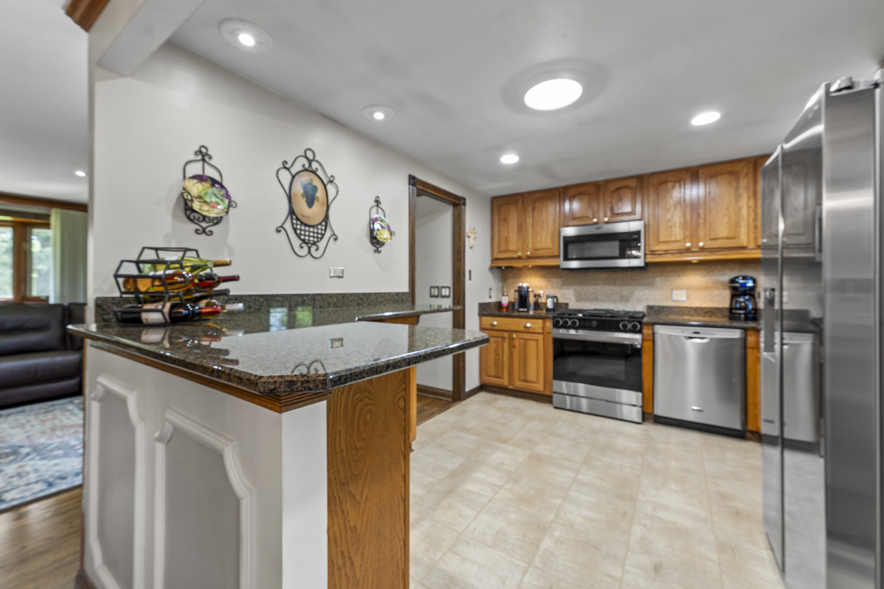 1214 Milton Lane, Schaumburg, IL 60193